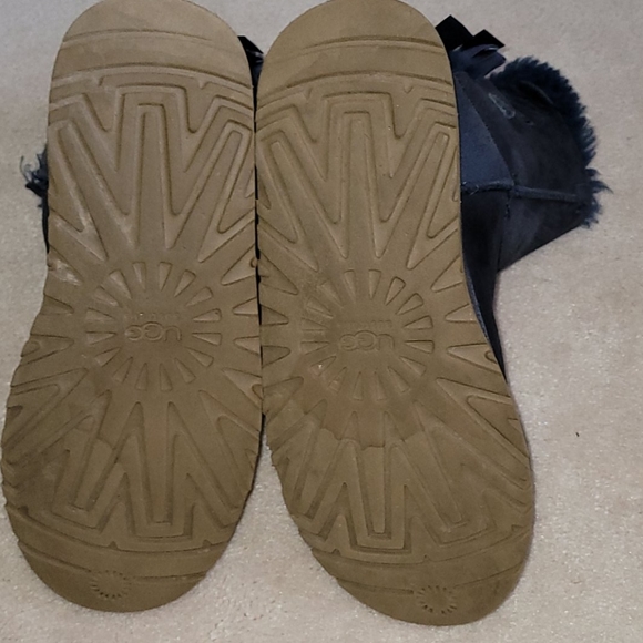 UGG  navy blue with ribbon bows in back size 6 - Picture 5 of 9